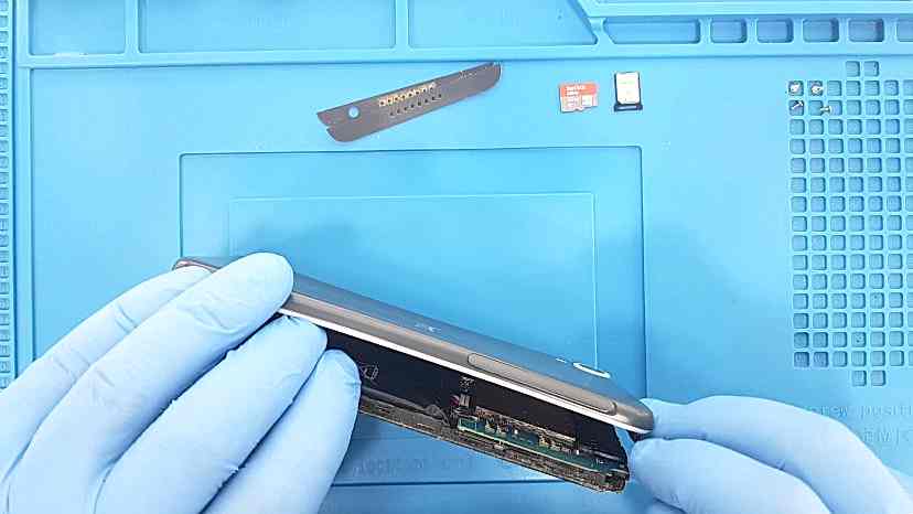 HTC Desire One Arka Kapak Değişimi